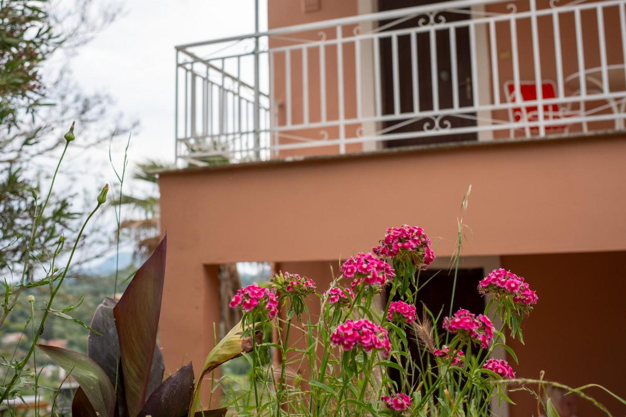 Kokkini Peach House Apartment Kokkinion ภายนอก รูปภาพ